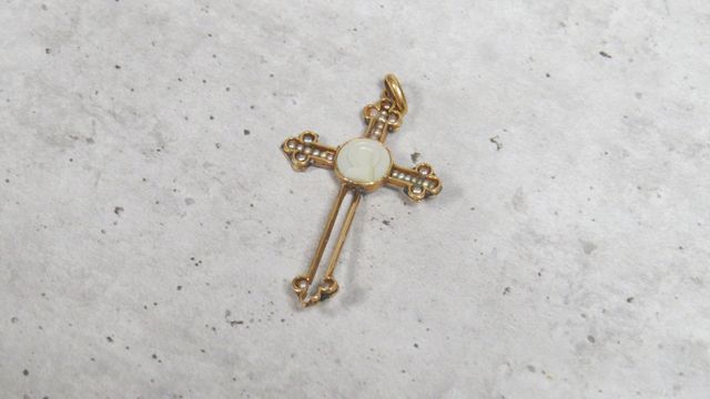 Pendentif croix en or 18 carats 750 millièmes (sous réserve de co...