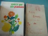 deux livres posés sur une table