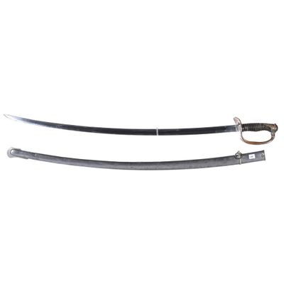 une paire de sabres de samouraï avec une poignée noire sur fond blanc