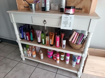 Desserte en bois laqué blanc à tablette d'entretoise