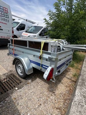 a truck that is parked on the side of the road