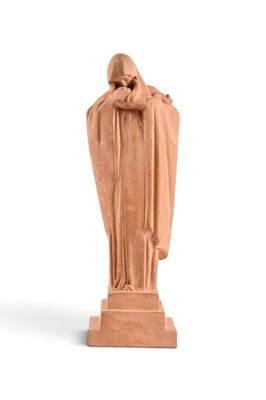 statue d'une femme tenant un enfant dans ses bras, sur fond blanc