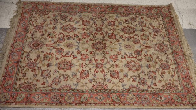 Tapis. A nettoyer. 298 x 200 cm