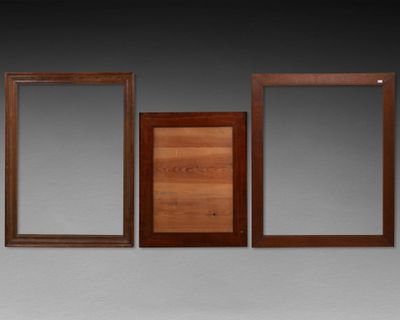 LOT DE TROIS BAGUETTES en bois dont : -Une en chêne naturel …