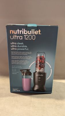 une boîte contenant un mixeur Nutribullet Ultra 12000 posée sur le plan de travail