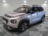 La nouvelle Citroën est garée dans le showroom du showroom.
