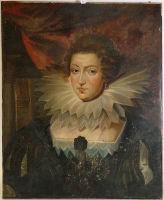 portrait d'une femme en robe noire avec un col à volants blancs