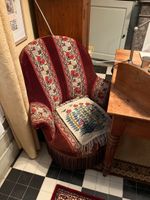 LOT de MOBILIER comprenant un BIBUS, un BUREAU (et son faute… (photo 4)