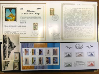 un livre avec un grand nombre de timbres différents