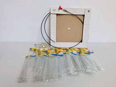 Lot de 31 articles de camping et bateau : pics de tente, fix…