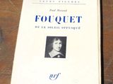 un livre avec l'image d'un homme dessus