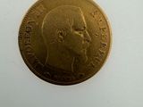 a close up of a gold coin with a man ' s face on it