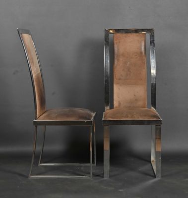 paire de chaises de salle à manger en chrome et cuir, avec des assises rembourrées marron