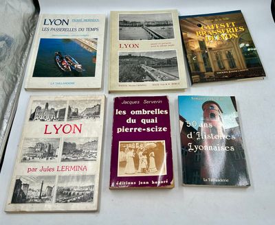 102 / H0 / Lot de livres sur Lyon.