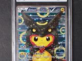 un gros plan d'une carte sur laquelle figure un personnage Pokémon