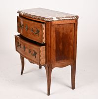 Petite commode sauteuse en acajou ouvrant par deux tiroirs, … (photo 4)