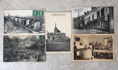 plusieurs vieilles photos en noir et blanc représentant des personnes et des bâtiments