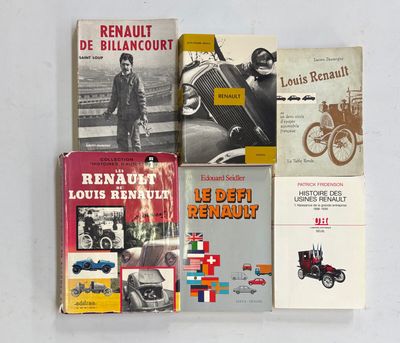 plusieurs livres posés sur une table blanche, avec une moto et une voiture