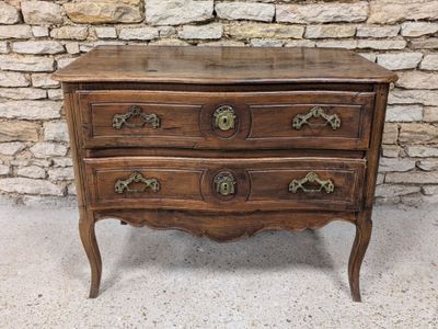 COMMODE sauteuse en bois mouluré ouvrant par deux tiroirs sur une faça - Photo 1
