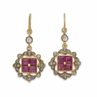 une paire de boucles d'oreilles en rubis et diamants