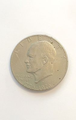 une pièce sur laquelle figure le portrait d'un homme