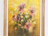 une peinture à l'huile représentant des fleurs dans un vase sur fond jaune