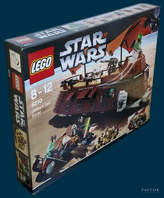 une boîte contenant un véhicule Lego Star Wars