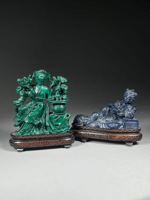 deux figurines en jade représentant une femme et un homme