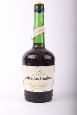 une bouteille de calvados Bouiland, un assemblage très rare de vins portugais