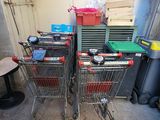 many shopping carts that are sitting in a room