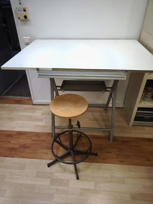 Table à dessiner piètement tube + tabouret réglable /VENTE S…