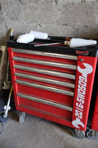 Servante à outils 2016 KW1607, garnie d’outillage, incomplète. Vi...