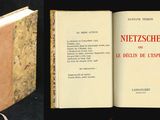deux livres ouverts à la même page