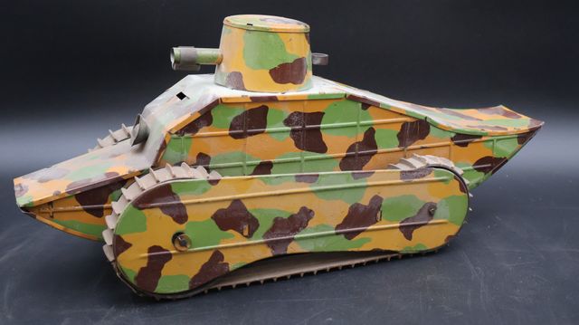 Char JOUET FRANÇAIS. L 48 cm H 20. 