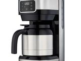 gros plan d'une cafetière sur fond blanc
