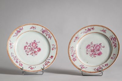 9. Paire d’assiettes en porcelaine de la Compagnie des Indes…
