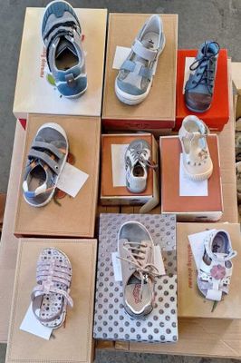 86 / Lot de 45 kg de vêtements, chaussures et accessoi… - Photo 1