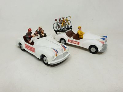 2 x Peugeot 203 découvertes, voitures d'assistance du Tour d…