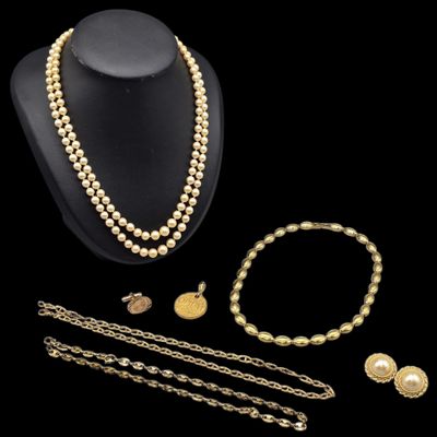 Lot de bijoux fantaisies comprenant: