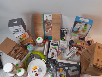 un grand nombre d'éléments sur la table