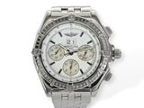 une image d'une montre en gros plan sur fond blanc