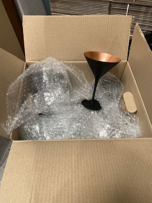 une boîte en carton contenant un entonnoir