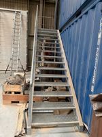 Escalier industriel avec garde-corps (photo 3)