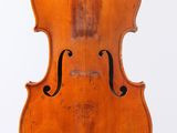gros plan d'un violon sur fond blanc