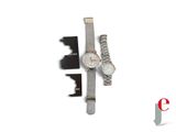 une montre posée à côté d'un porte-cartes