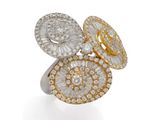 une bague en or blanc et or jaune sertie de diamants