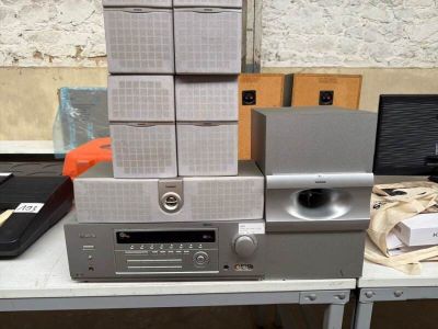 Un home cinéma Thomson DPL 550 S comprenant une enceinte Tho…