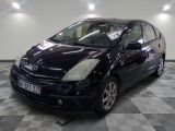 une photo d'une Toyota Prius noire garée dans un garage