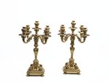paire de candélabres anciens en laiton avec bougeoirs sur pied