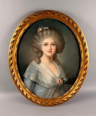 un portrait ovale représentant une femme en robe bleue, avec une fleur dans les cheveux